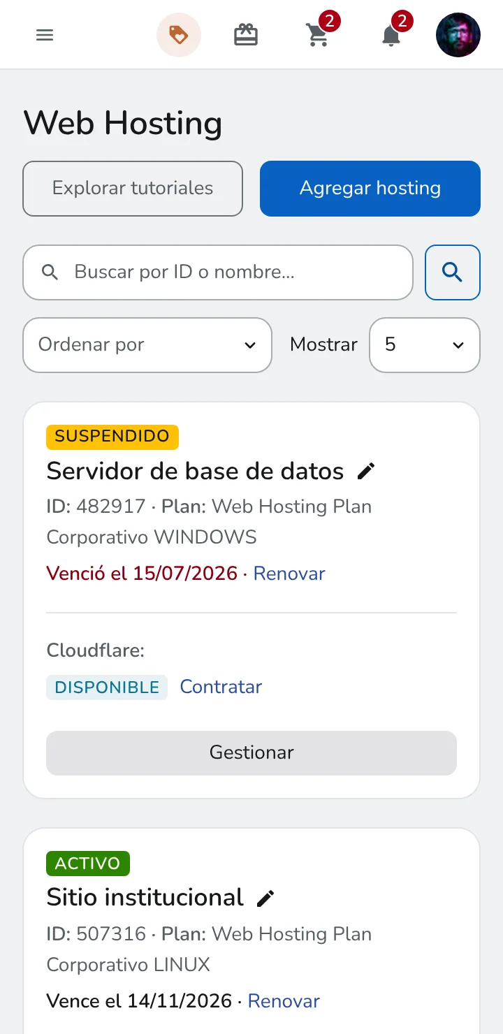 Listado de Web Hosting en mobile: acciones, buscador, orden y cantidad apilados, y las tarjetas de servicio