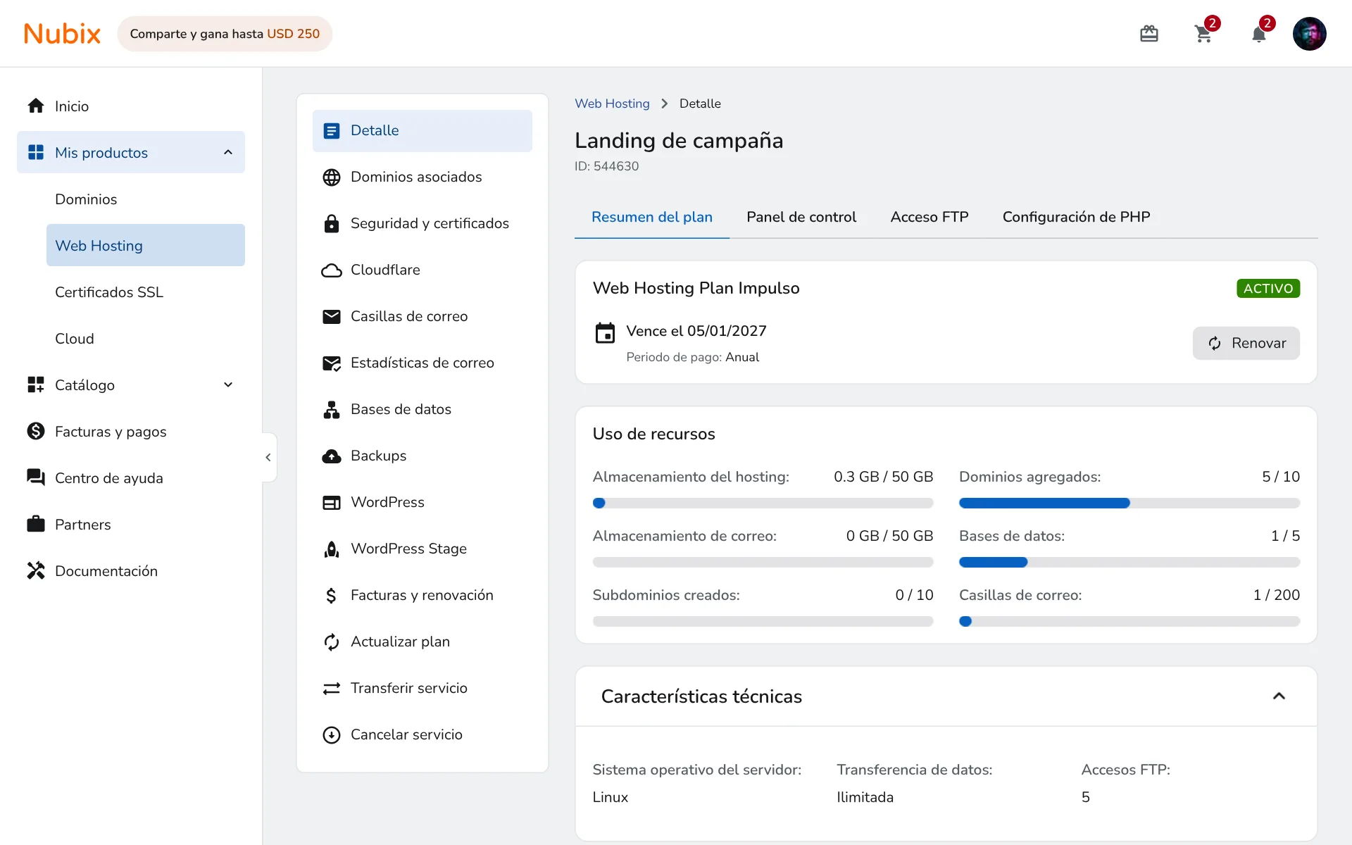Detalle de un servicio de Web Hosting en desktop: menú del servicio a la izquierda, pestañas y tarjetas de plan y uso de recursos